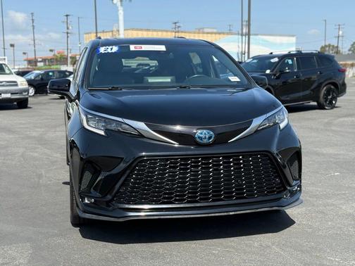 Midnight Black Metallic 2021 Toyota Sienna XSE 7 Passenger