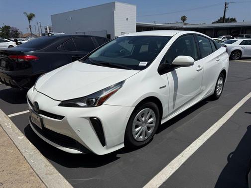 Super White 2020 Toyota Prius LE
