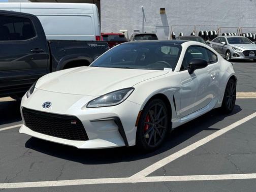 Halo 2025 Toyota GR86 Premium