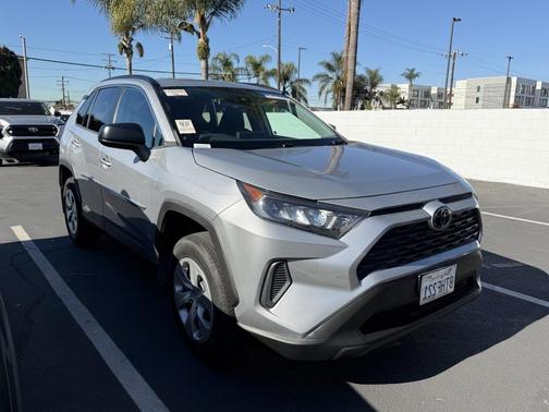 2020 Toyota RAV4 LE