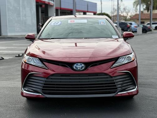 2022 Toyota Camry Hybrid XLE