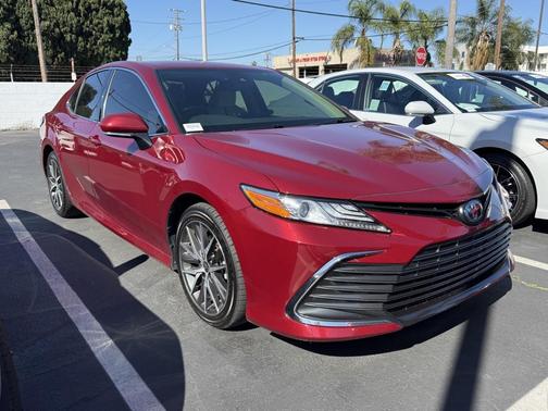 2022 Toyota Camry Hybrid XLE