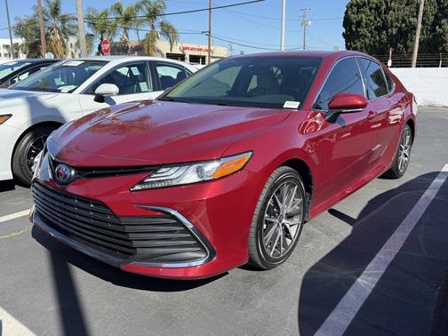 2022 Toyota Camry Hybrid XLE