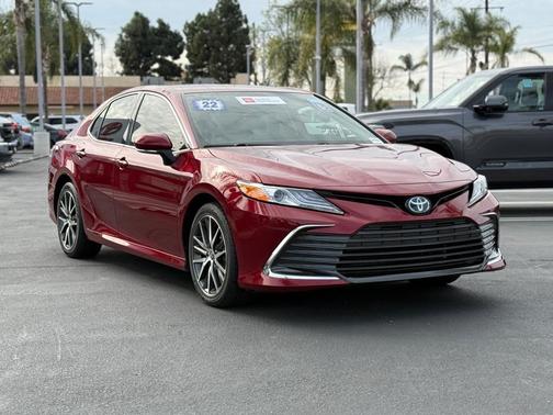 2022 Toyota Camry Hybrid XLE