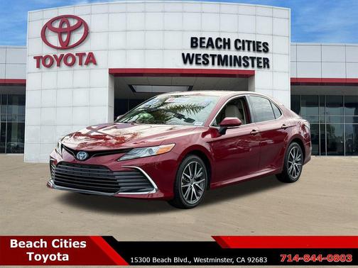 2022 Toyota Camry Hybrid XLE
