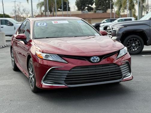 2022 Toyota Camry Hybrid XLE