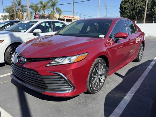 2022 Toyota Camry Hybrid XLE