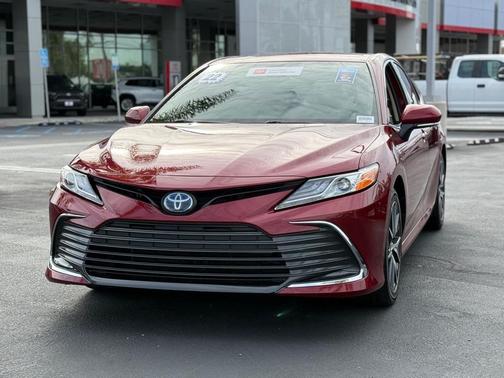 2022 Toyota Camry Hybrid XLE