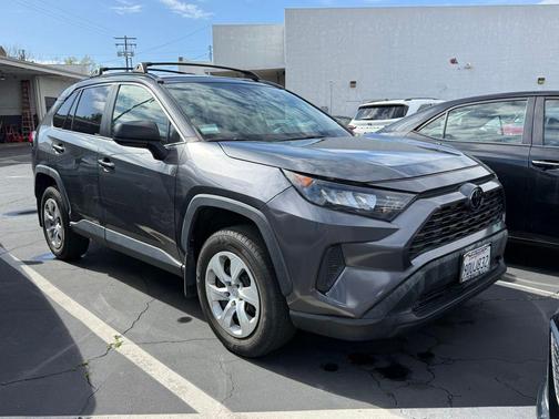 2020 Toyota RAV4 LE