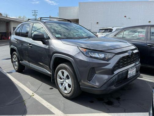 2020 Toyota RAV4 LE