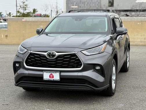 2022 Toyota Highlander LE