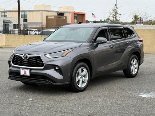 2022 Toyota Highlander LE