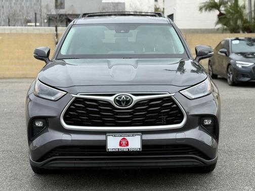 2022 Toyota Highlander LE