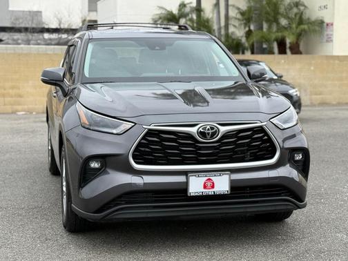 2022 Toyota Highlander LE