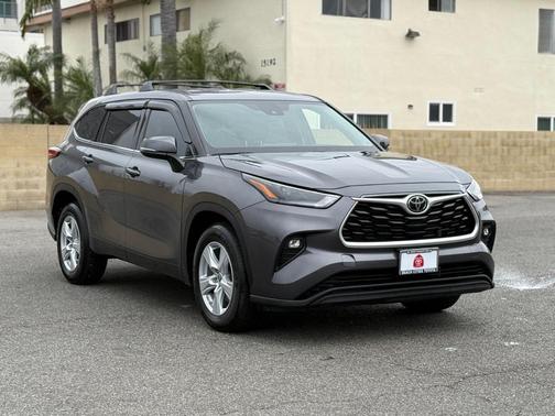 2022 Toyota Highlander LE