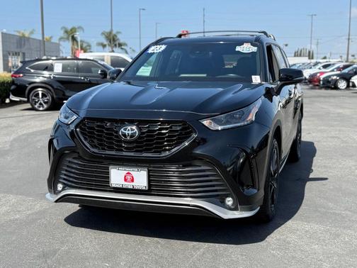 Midnight Black Metallic 2023 Toyota Highlander XSE