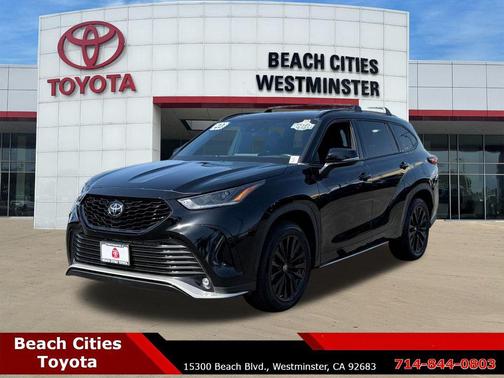 Midnight Black Metallic 2023 Toyota Highlander XSE