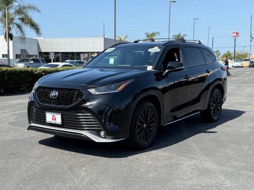 Midnight Black Metallic 2023 Toyota Highlander XSE
