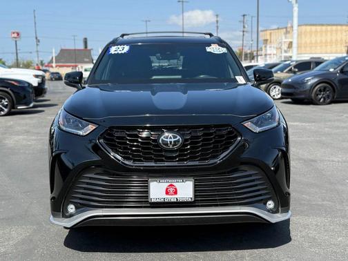 Midnight Black Metallic 2023 Toyota Highlander XSE