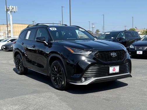 Midnight Black Metallic 2023 Toyota Highlander XSE