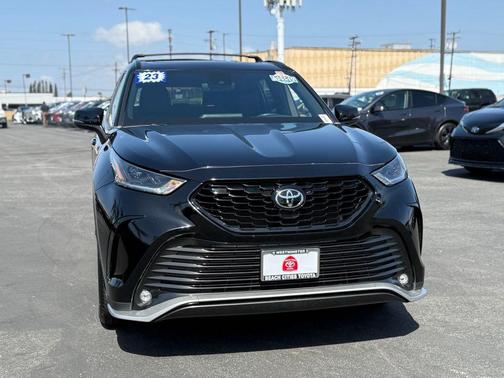 Midnight Black Metallic 2023 Toyota Highlander XSE