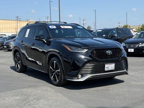 Midnight Black Metallic 2021 Toyota Highlander XSE