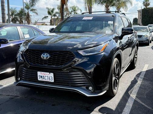 Midnight Black Metallic 2021 Toyota Highlander XSE
