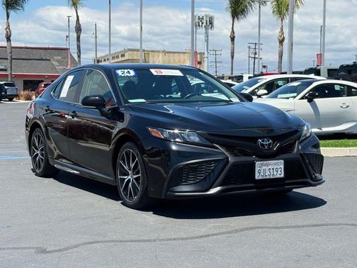 Midnight Black Metallic 2024 Toyota Camry SE