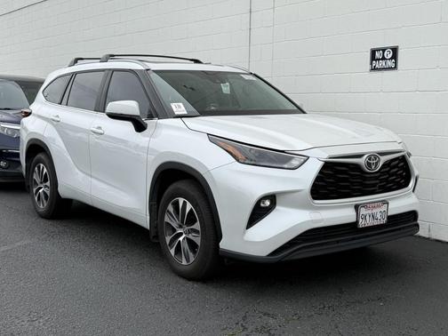 2024 Toyota Highlander XLE