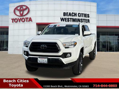 White 2022 Toyota Tacoma SR5