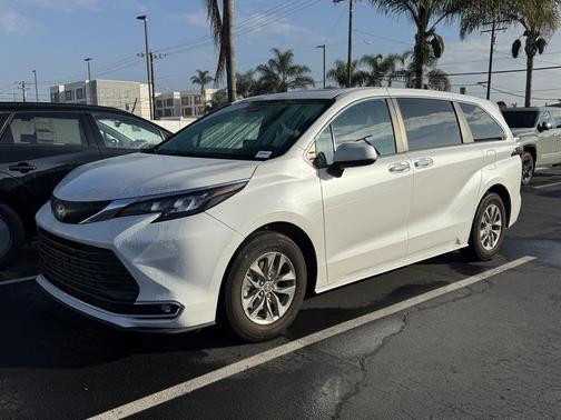 2024 Toyota Sienna XLE
