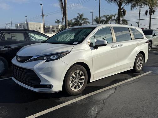 2024 Toyota Sienna XLE