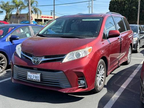 2018 Toyota Sienna XLE