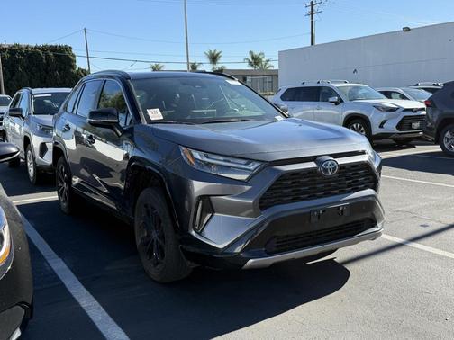 2022 Toyota RAV4 Hybrid SE