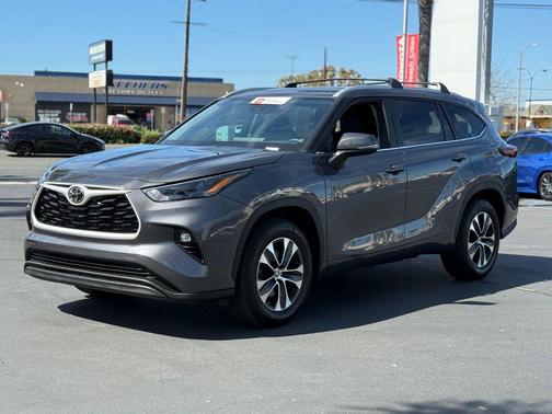 2024 Toyota Highlander XLE