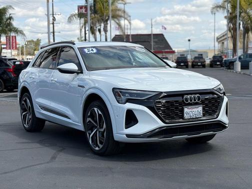 Glacier White Metallic 2024 Audi Q8 e-tron Prestige