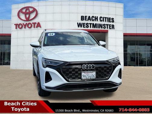 Glacier White Metallic 2024 Audi Q8 e-tron Prestige