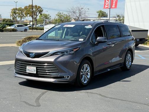 2024 Toyota Sienna Platinum