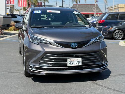 2024 Toyota Sienna Platinum