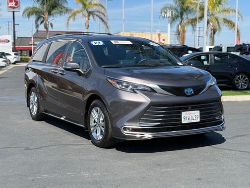 2024 Toyota Sienna Platinum