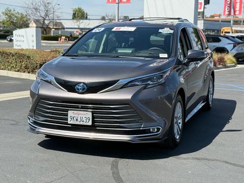 2024 Toyota Sienna Platinum