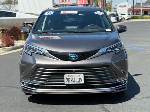 2024 Toyota Sienna Platinum