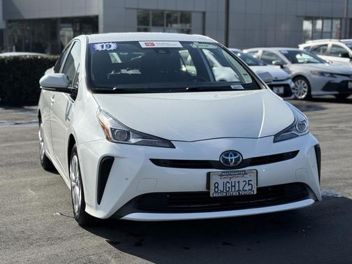 2019 Toyota Prius LE