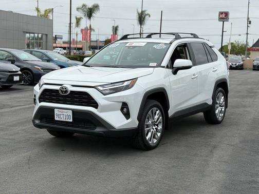 Wind Chill Pearl 2025 Toyota RAV4 XLE Premium