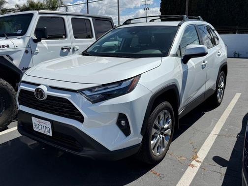 Wind Chill Pearl 2025 Toyota RAV4 XLE Premium