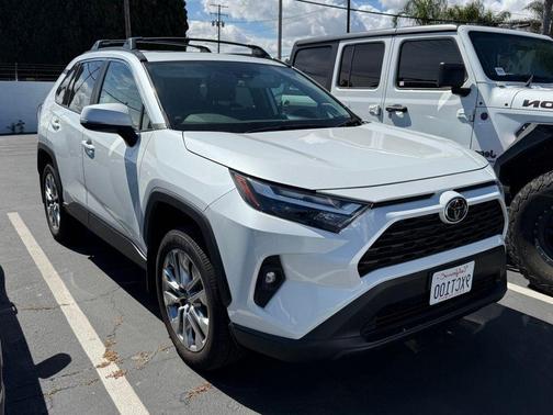 Wind Chill Pearl 2025 Toyota RAV4 XLE Premium