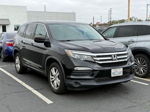 Crystal Black Pearl 2018 Honda Pilot LX