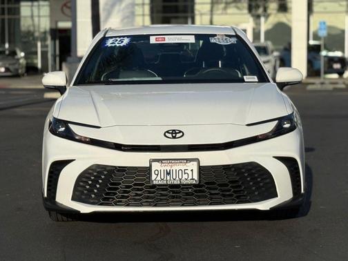 2025 Toyota Camry SE
