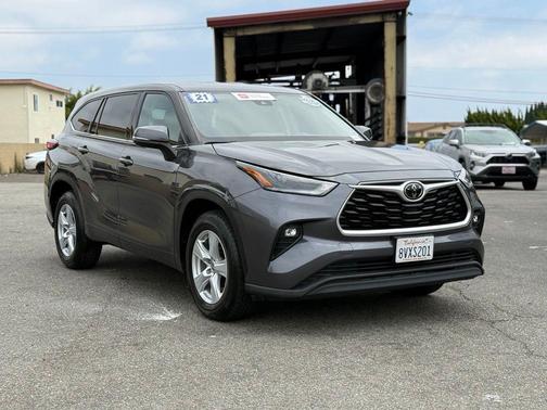 Magnetic Gray Metallic 2021 Toyota Highlander LE