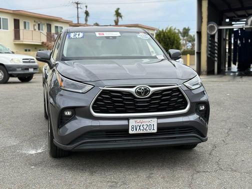 Magnetic Gray Metallic 2021 Toyota Highlander LE